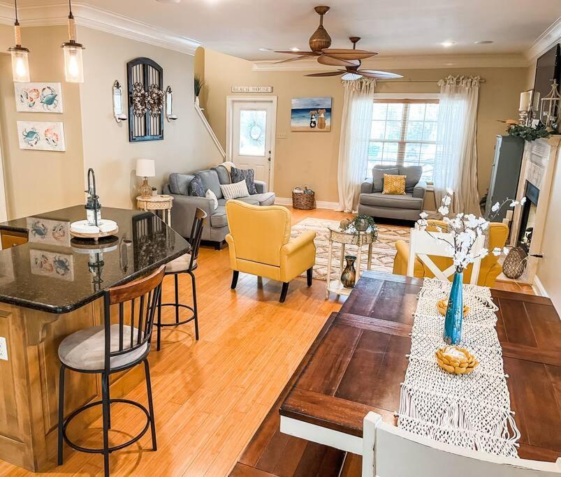 Pet Friendly Cottage Nestled In The Pines With Cozy Fire Pit Only Minutes To Beaches Dauphin Island Exterior photo